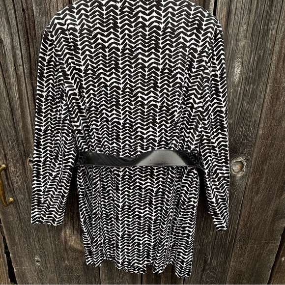 East 5th Black and White Patterned Women's Coat w/ pockets & Black Belt Size XL - Picture 2 of 13